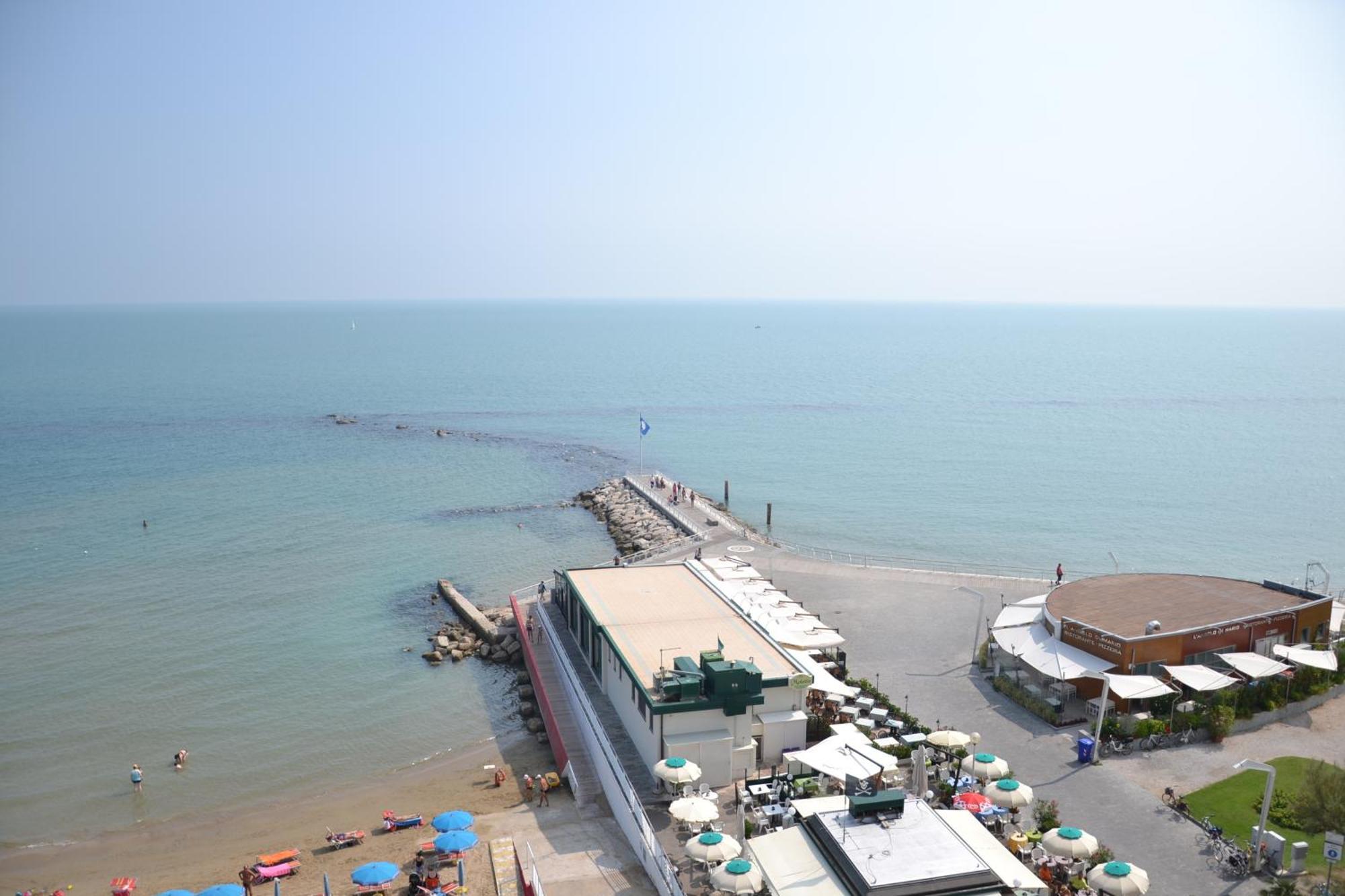 Perticari Hotel เปซาโร ภายนอก รูปภาพ