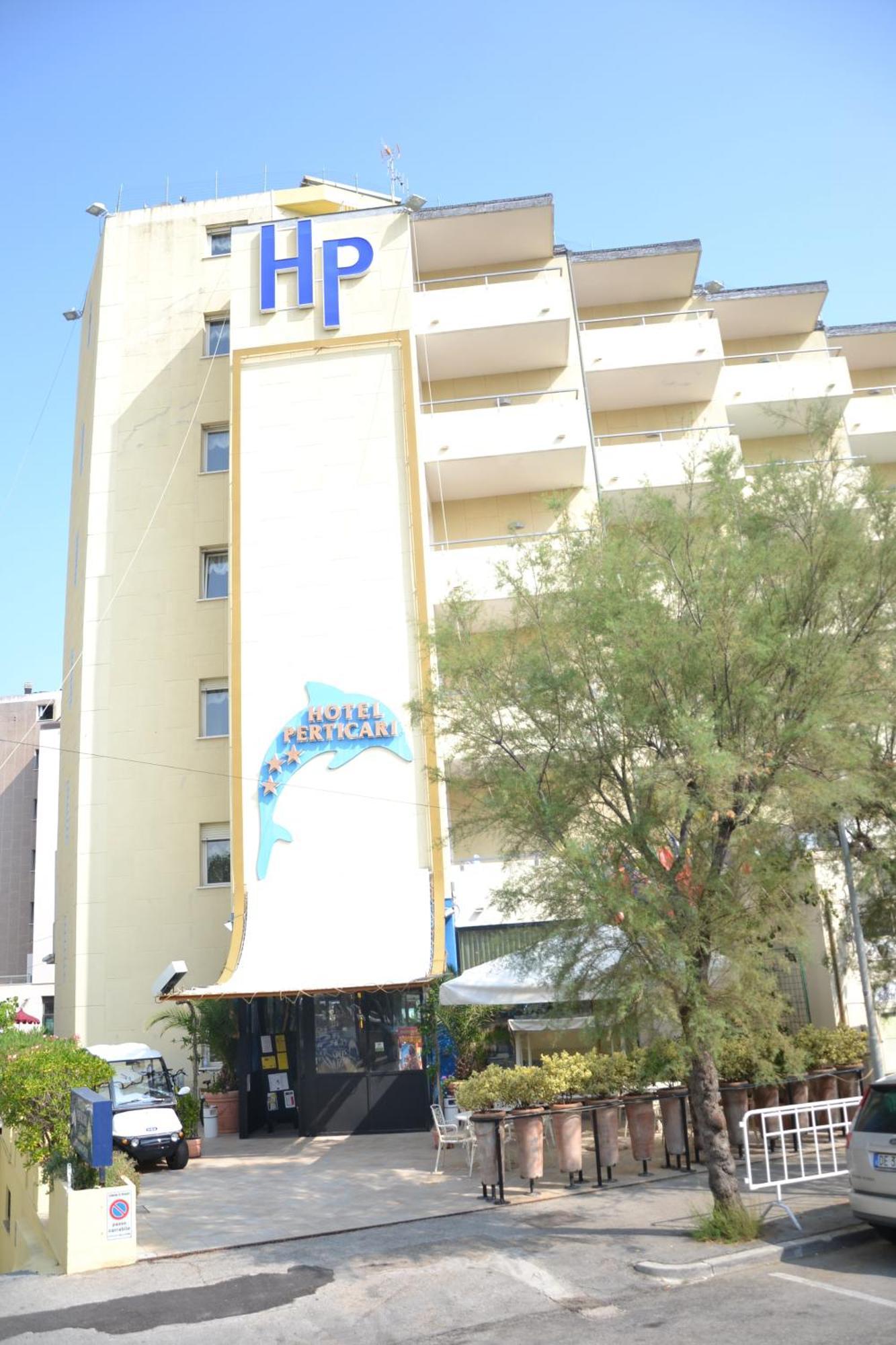 Perticari Hotel เปซาโร ภายนอก รูปภาพ