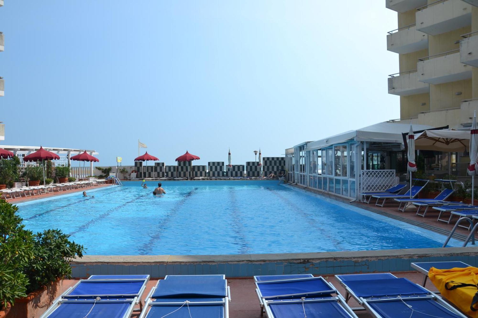 Perticari Hotel เปซาโร ภายนอก รูปภาพ