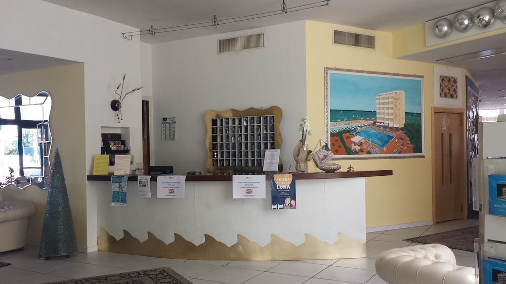 Perticari Hotel เปซาโร ภายนอก รูปภาพ
