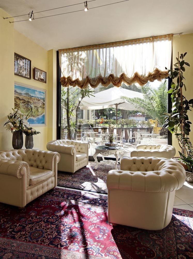 Perticari Hotel เปซาโร ภายนอก รูปภาพ