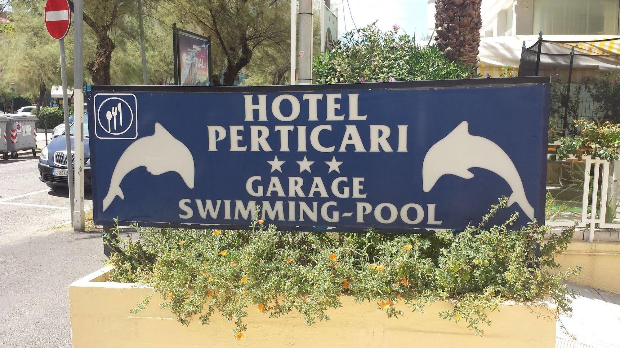 Perticari Hotel เปซาโร ภายนอก รูปภาพ