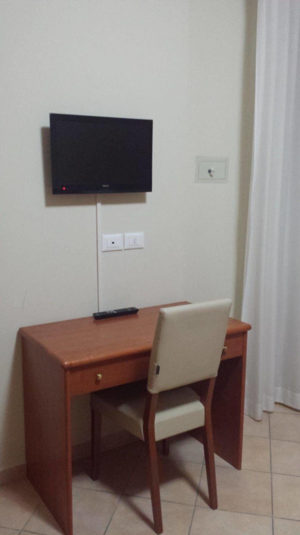 Perticari Hotel เปซาโร ภายนอก รูปภาพ
